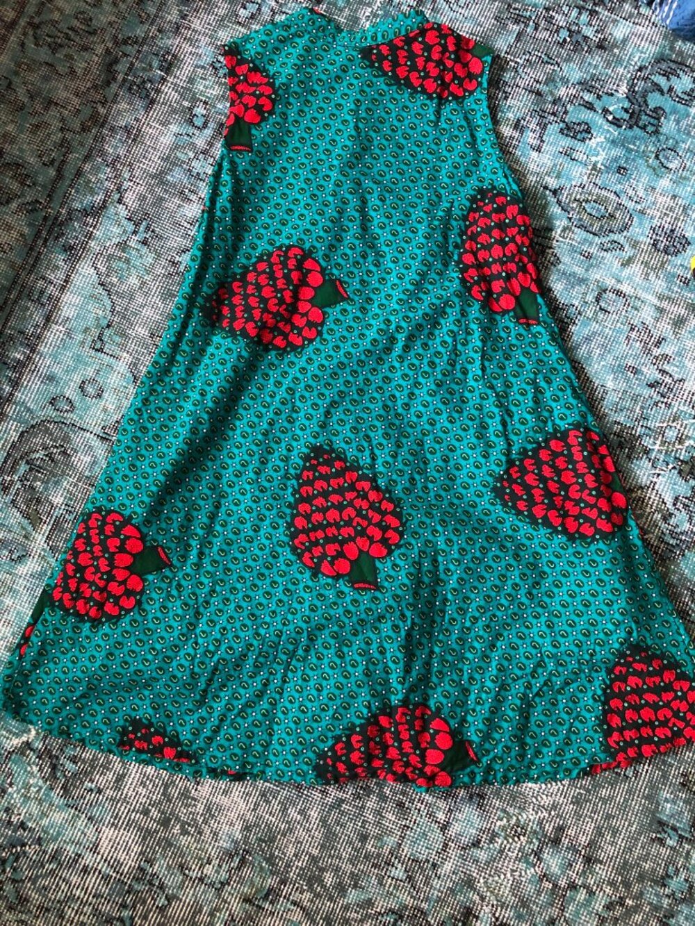 Zuri Kenya Sleeveless Dress Rare Apples /Strawberry print XS. Retails $160 - Picture 3 of 4